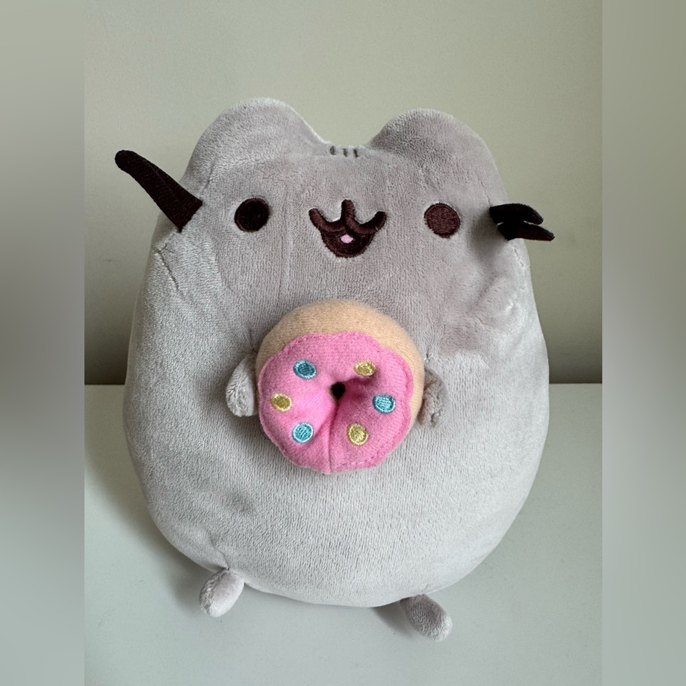 Pusheen Donut Snackable Plushie
